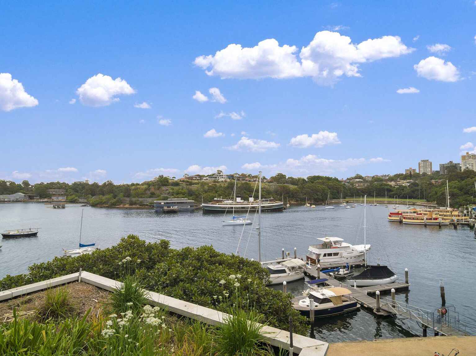 19/8 Munro Street McMahons Point