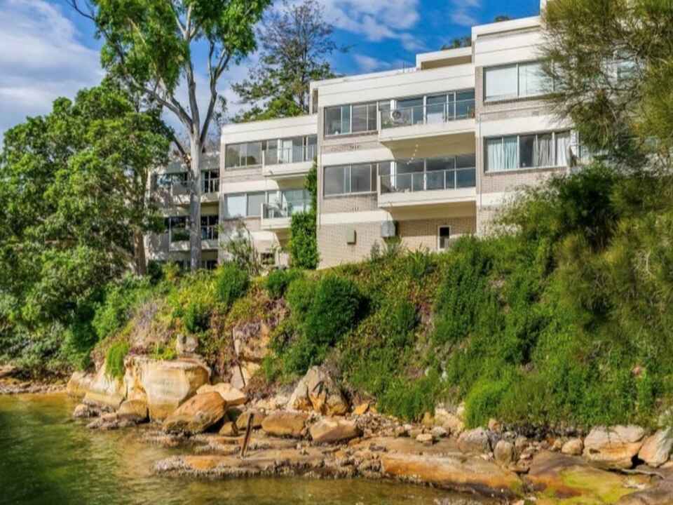 19/8 Munro Street McMahons Point