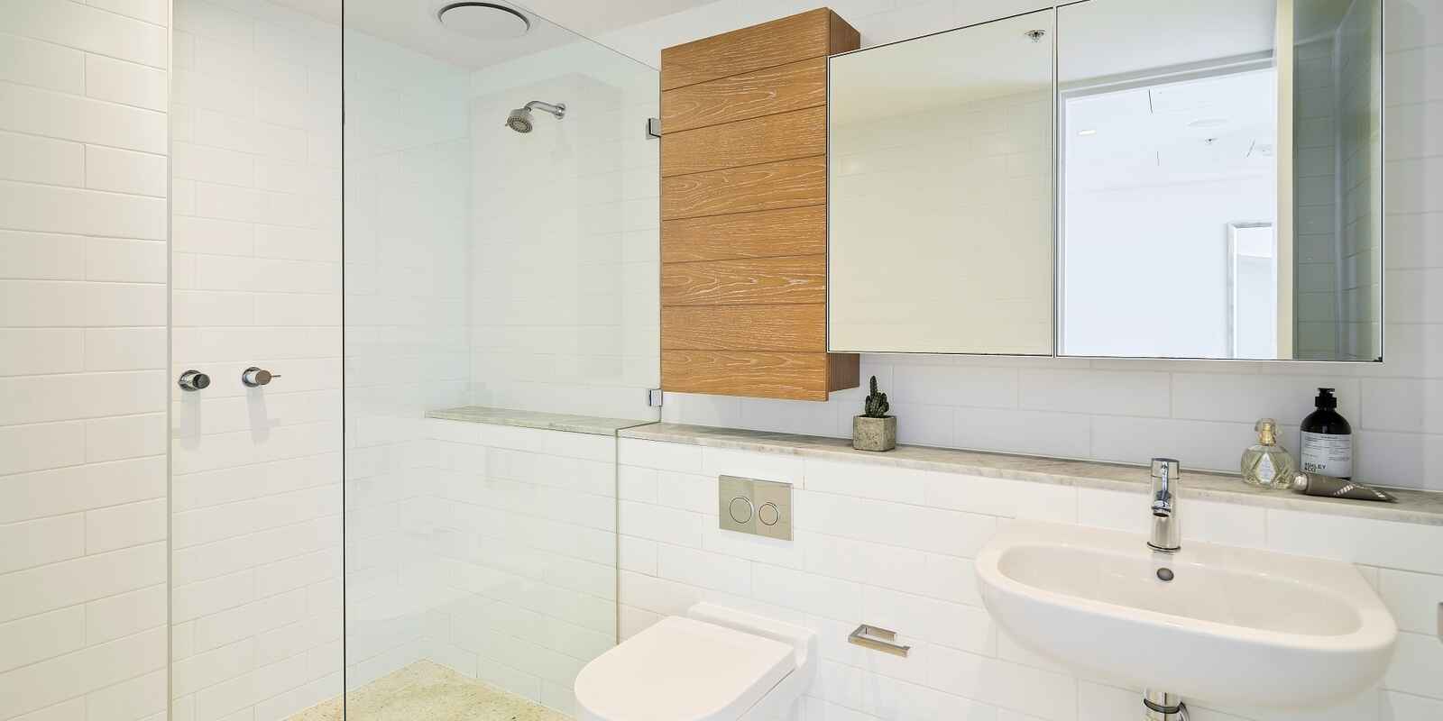 R1303/200-220 Pacific Highway Crows Nest