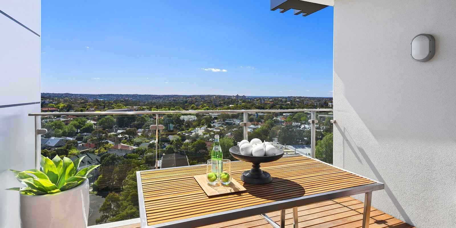 R1303/200-220 Pacific Highway Crows Nest