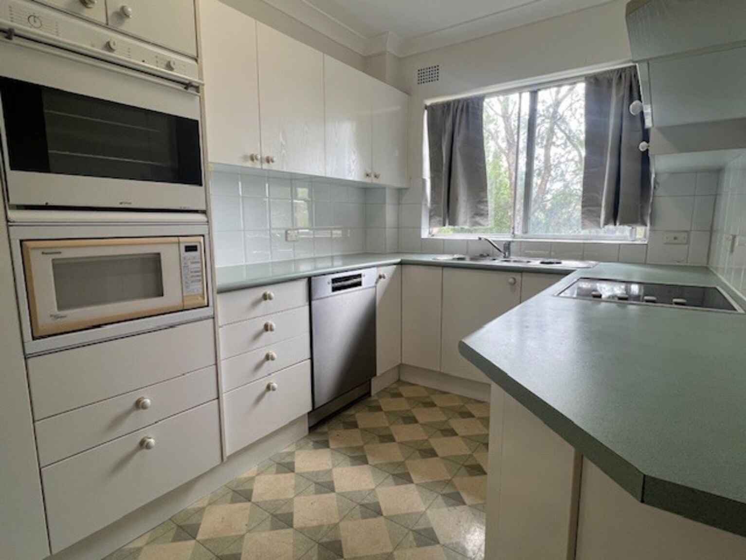 19/249 Ernest Street Crows Nest