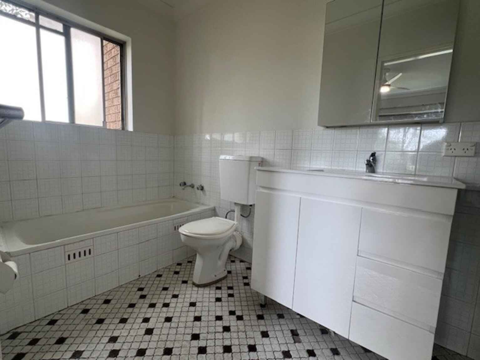 19/249 Ernest Street Crows Nest